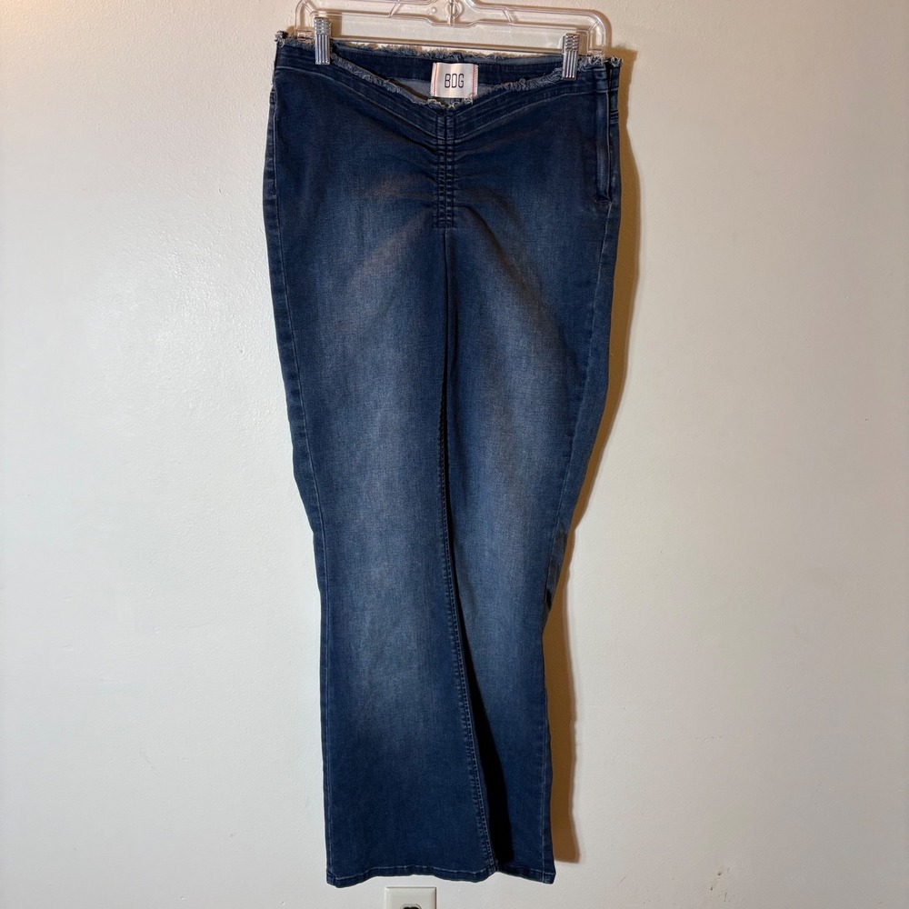 BDG Urban Outfitters Ruched Dipped V Flare Jeans Size 30 Dark Wash Blue - Picture 2 of 9
